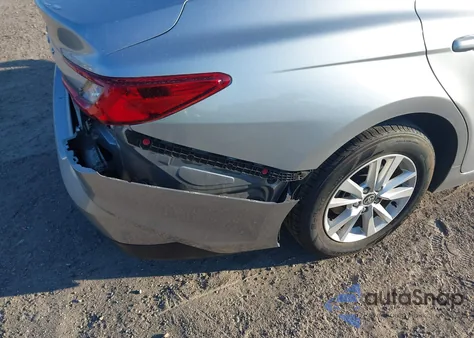 2025 Toyota Camry Le z USA, uszkodzony, nr VIN 4T1DAACK7SU504215